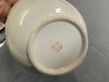 A Chinese qianjiang cai jardini&egrave;re and a covered vase, 19/20th C.